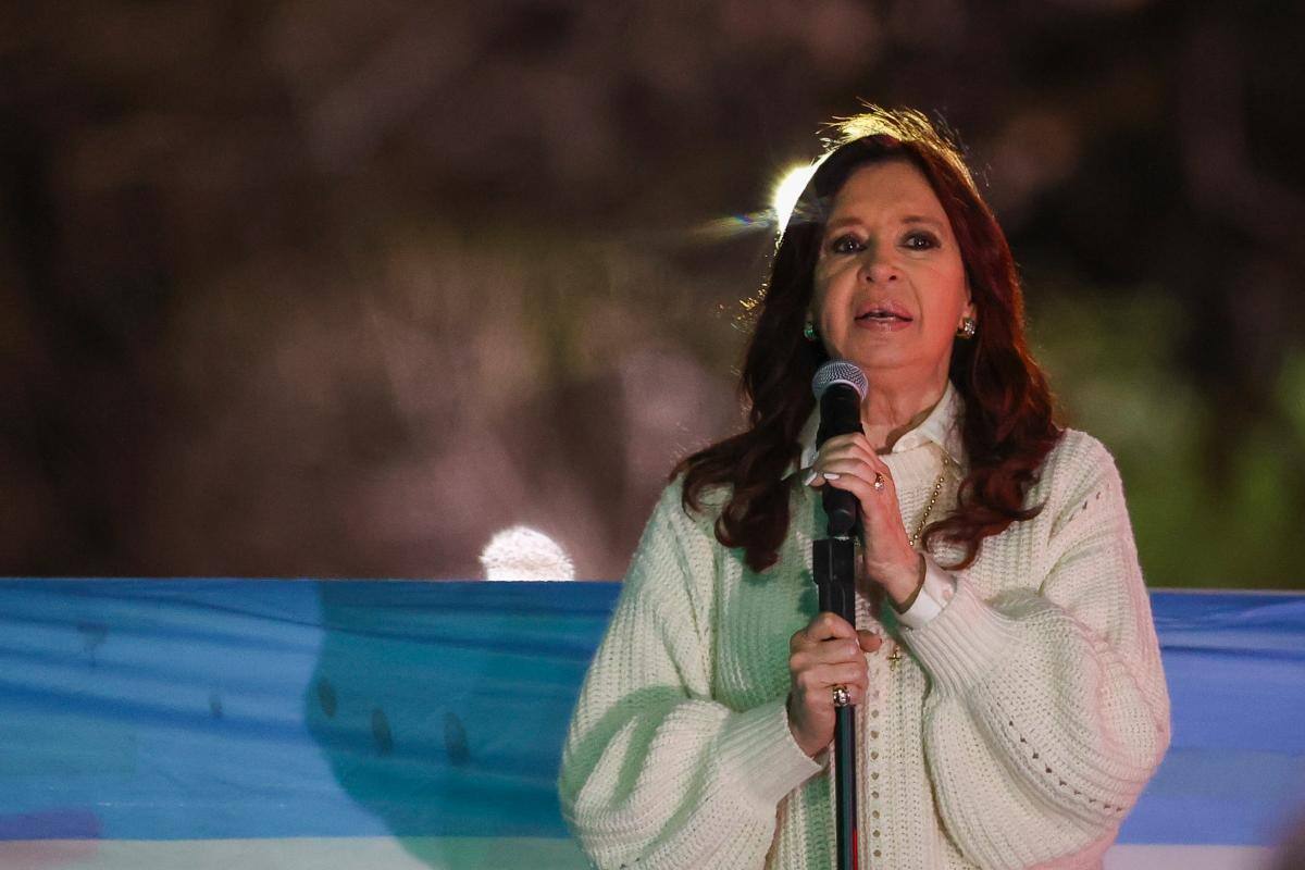 ¿Quién es el hombre que intentó dispararle a Cristina Fernández?