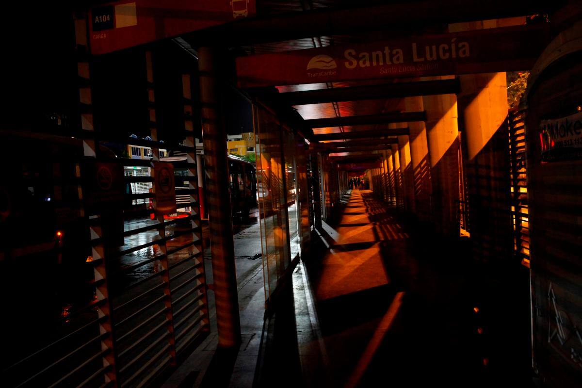 Preocupante oscuridad en estaciones de Transcaribe