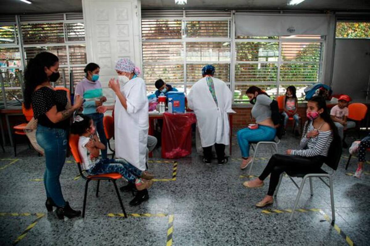 Exministros de salud advierten que el sistema avanza hacia el colapso