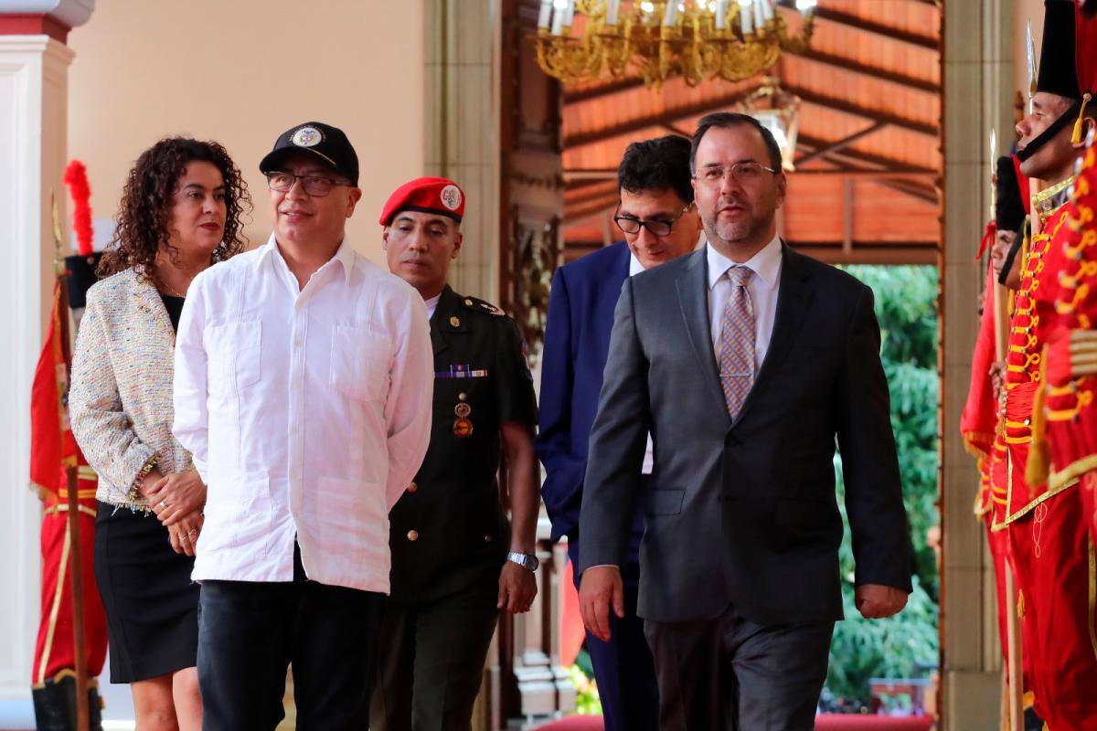 Petro anuncia acuerdos energéticos con Venezuela para explotar gas