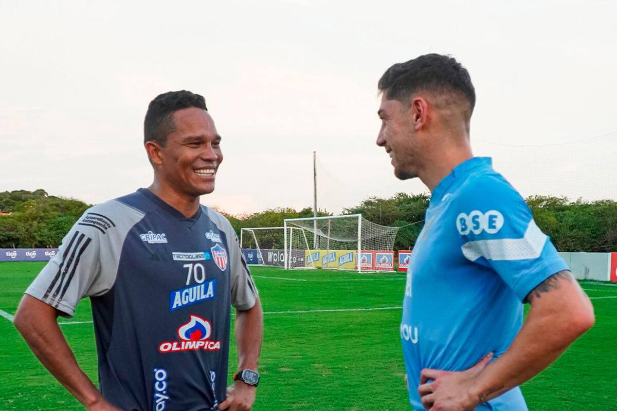 Uruguay entrenó en la sede de Junior, jugadores aprovechan y se toman fotos