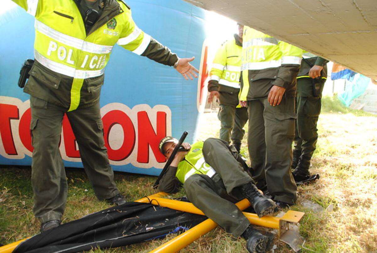De acuerdo con el reporte de las autoridades, un uniformado de la Policía Boyacá que prestaba servicio de vigilancia resultó levemente herido. Colprensa