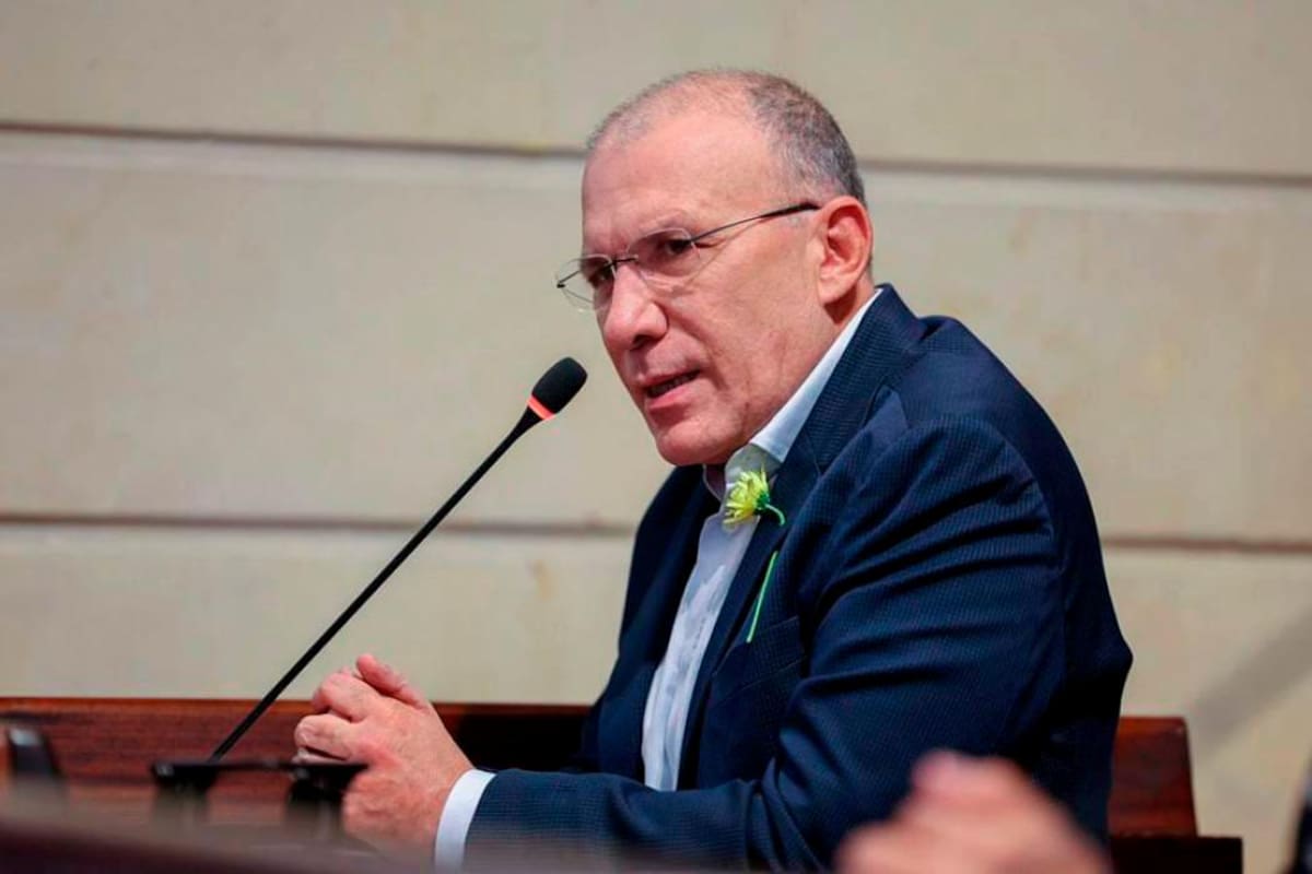 Conozca quién ocupará la curul y presidencia del Senado tras salida de Roy