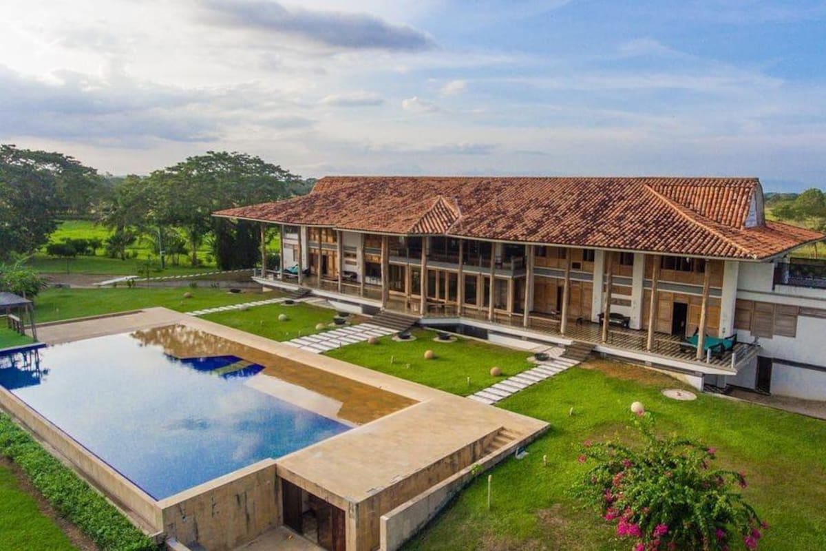 Entregarán hacienda de los Castaño a 50 familias de Montería