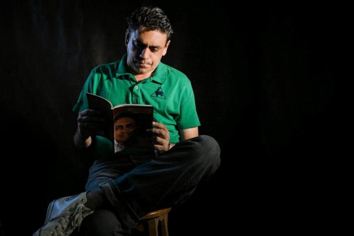 Winston Morales, profesor de la Universidad de Cartagena, ganó un premio internacional de poesía en Rumania. Cortesía