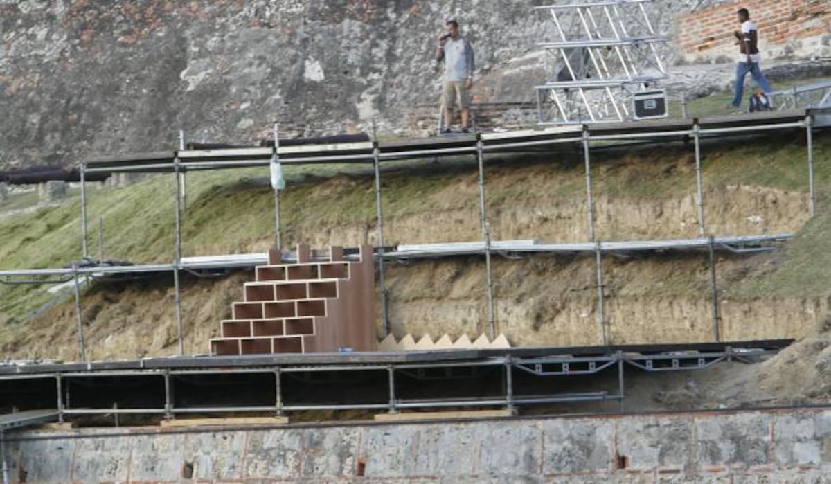 Parte del talud y del césped removido en el cerro de San Lázaro donde está ubicado el Castillo de San Felipe JULIO CASTAÑO - EL UNIVERSAL