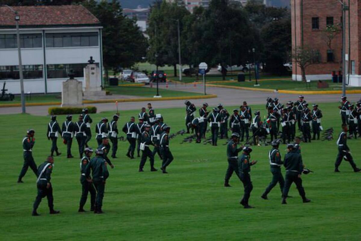 Con los invitados en las gradas de la Escuela Militar de Cadetes y los militares realizando un ensayo, el evento fue cancelado. //Colprensa
