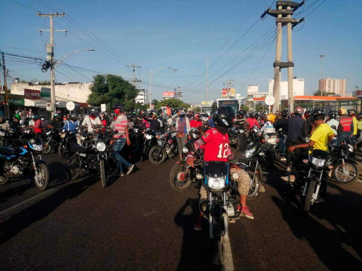 Los motociclistas salieron desde la Bomba El Amparo. // Oscar Díaz