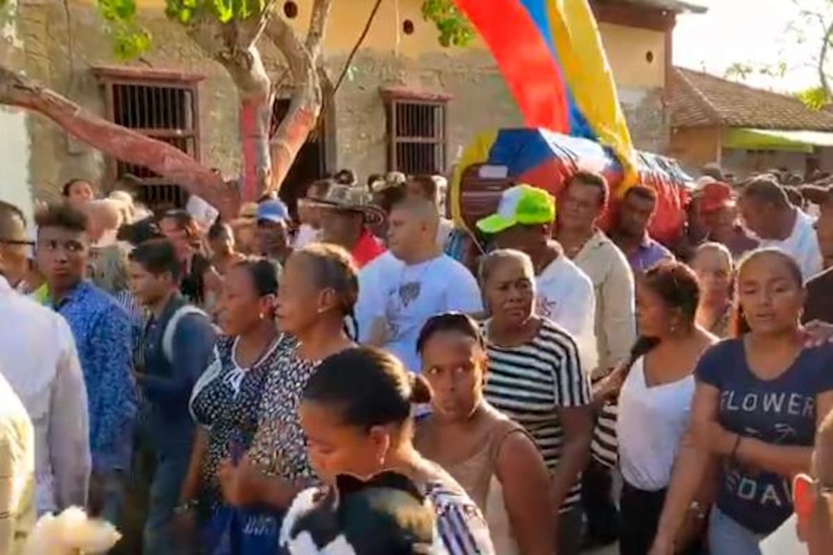 Al son de gaitas y tambores fue despedido Catalino Parra