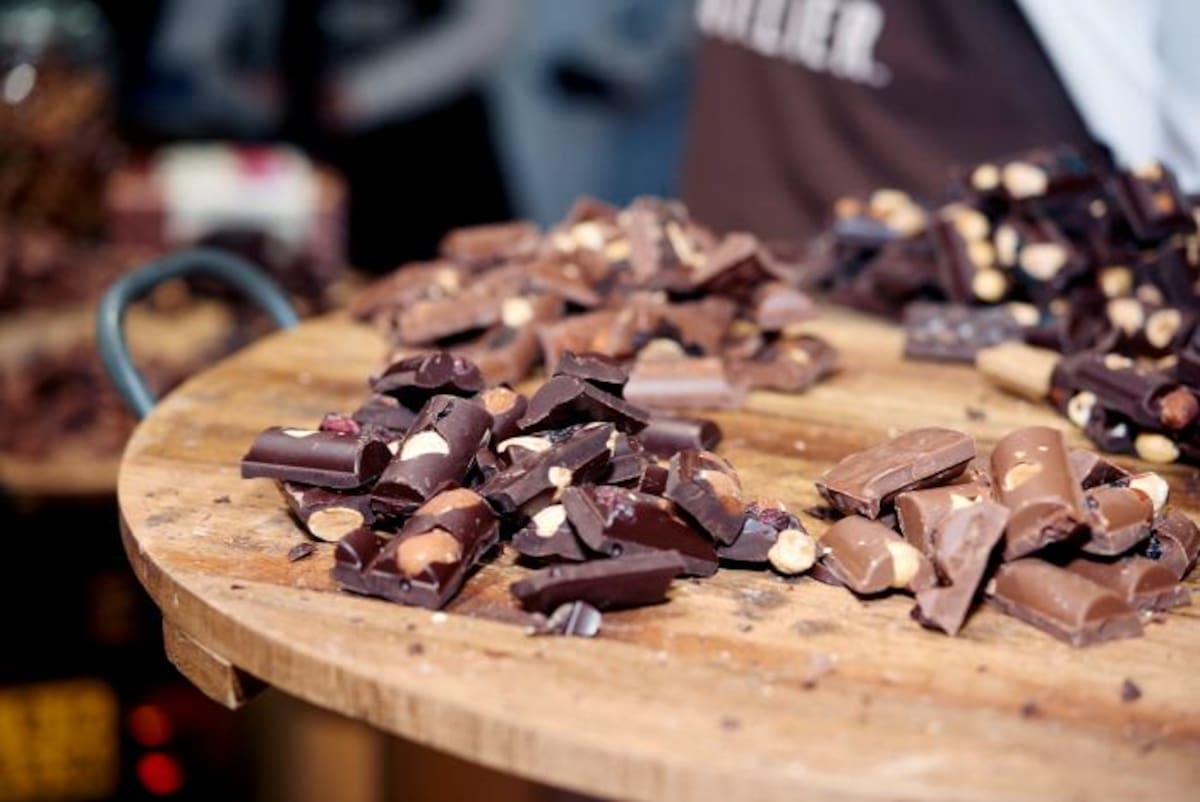 Trozos de chocolate en los estands de la edición 2017 del Festival Chocoa. EFE