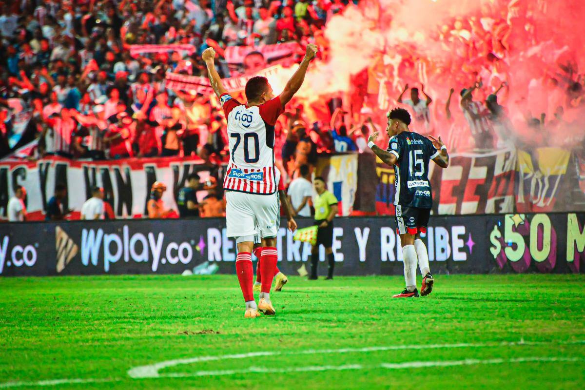 Junior ganó con un solitario gol de Bacca y se consolidó como líder