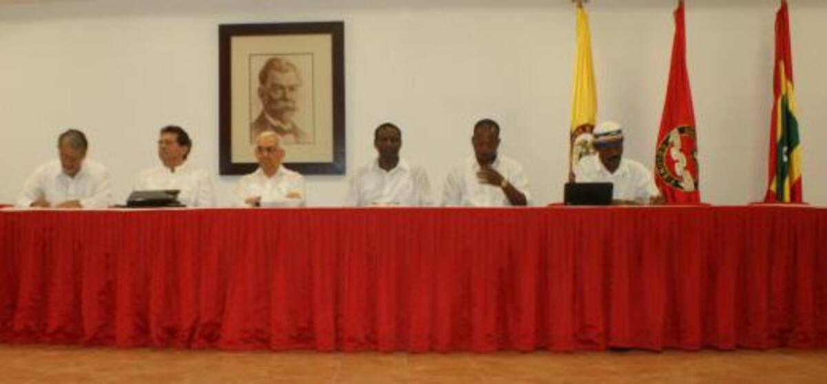 En la foto aparecen de izquierda a derecha, Pablo Rivas, director del Centro de Investigación Latinoamericanos; Alfredo Vargas, investigado y sacerdote Yoruba; Rafael Ballestas, rector de la Universidad Libre; Alcides Arrieta, representante fundación Martin Luther King; Wilman Herrera, panelista; Gustavo Balanta, director ejecutivo Fundación Surcos. CORTESÍA
