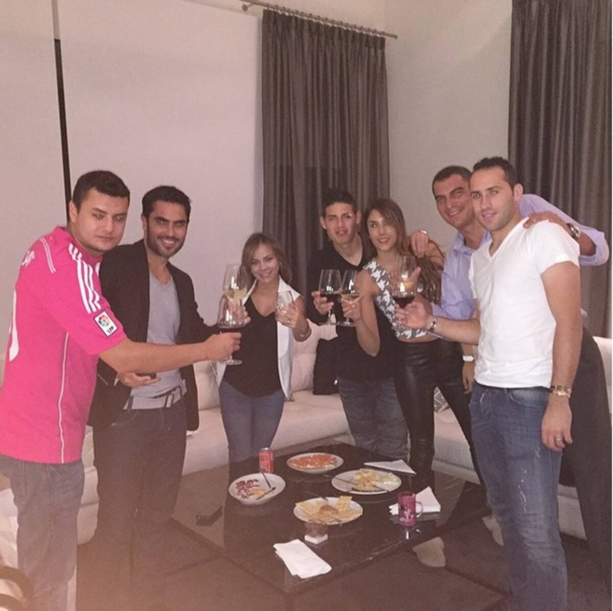 James Rodríguez celebra con su familia y amigos. Instagram: farydmondragon