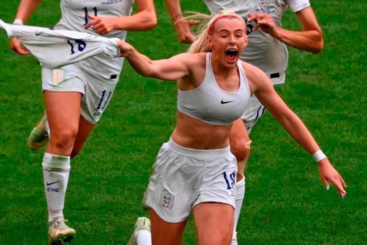Video: Icónica celebración sin camiseta en la Eurocopa Femenina