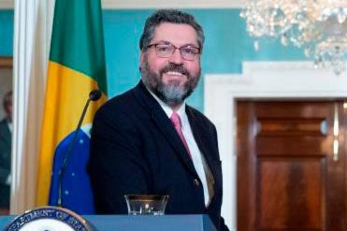 El canciller brasileño ve una conspiración comunista detrás del COVID-19