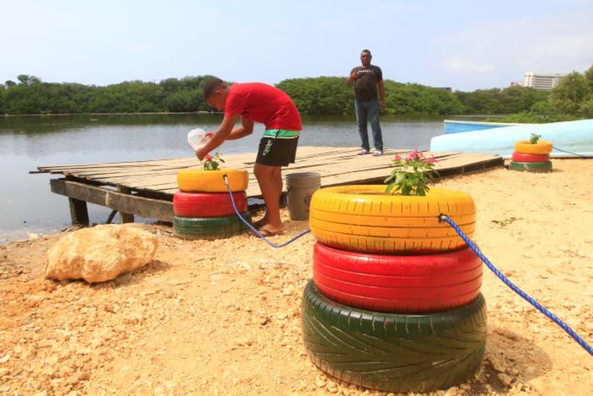 En San Pedro y Libertad, la zona más limpia del caño, armaron un muelle que sirva de puerto para pescadores y su proyecto turístico. Julio Castaño.