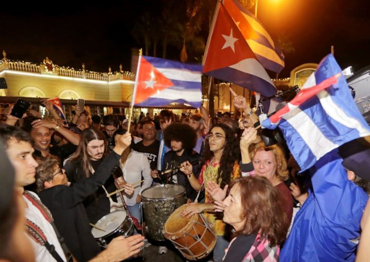 Celebración en Miami por muerte de Fidel Castro. AFP RHONA WISE