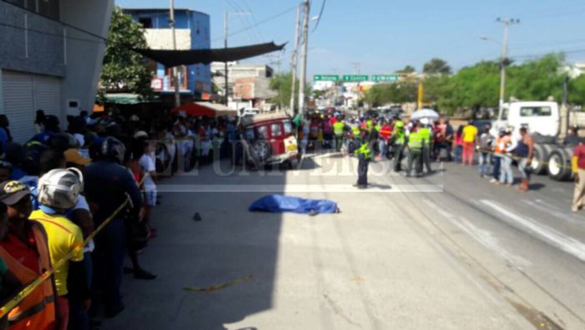 El fatal accidente se habría originado cuando al vehículo tipo jeep, de placas ANJ 609, se le salió una de las llantas traseras. Oscar Diaz/ El Universal