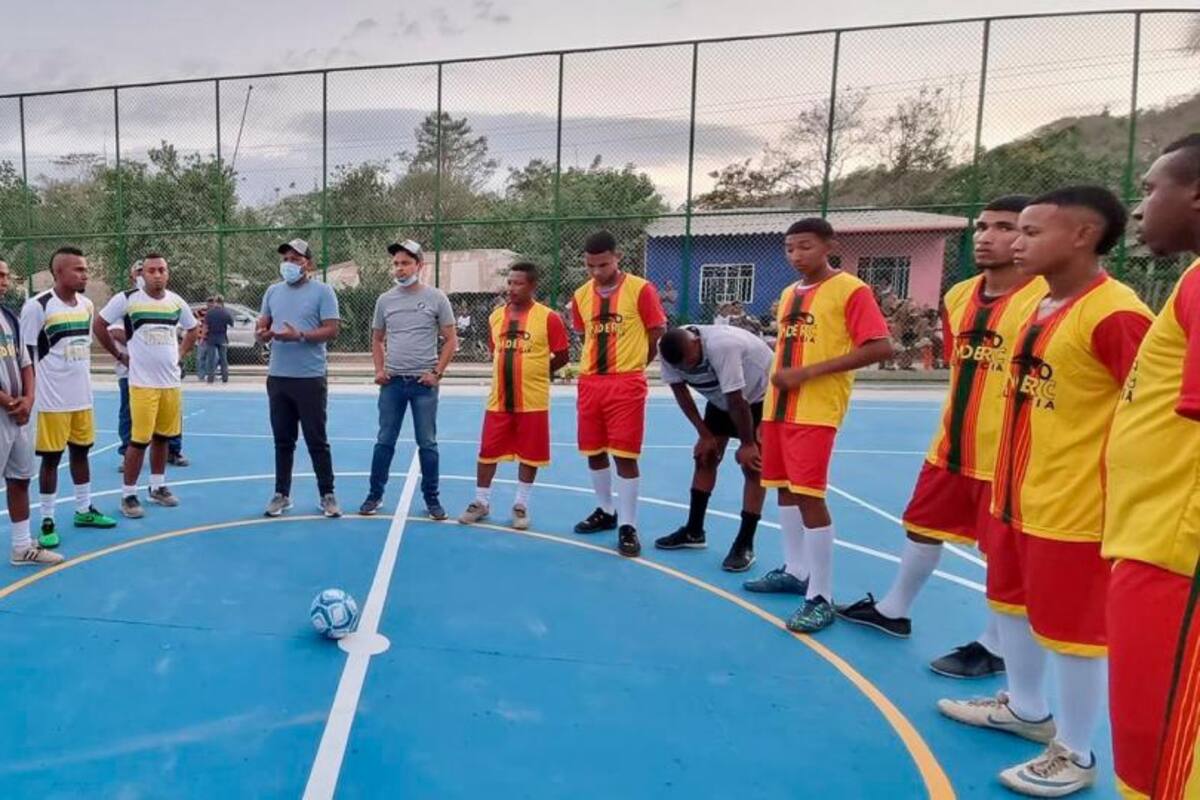 Corregimiento de Las Caras inauguró cancha múltiple