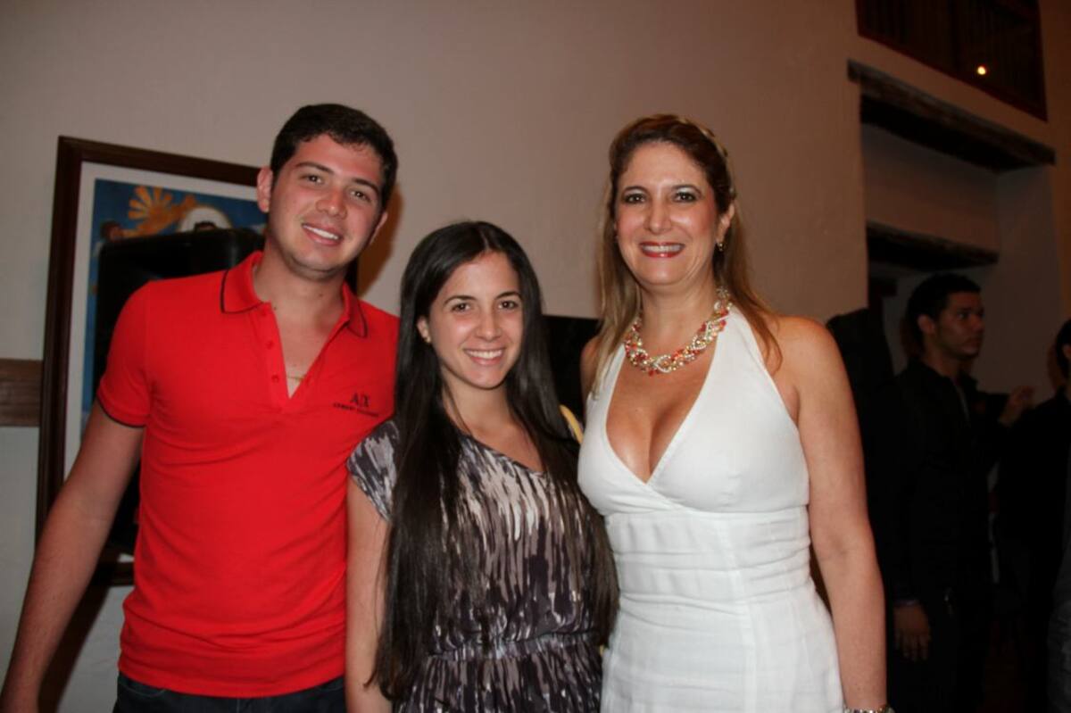 Jorge Iván Murra, Stephanie Murra y Sacra Náder.