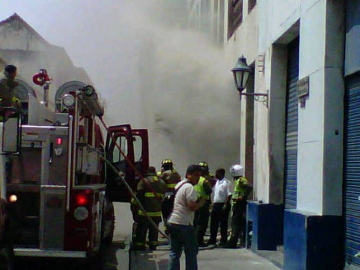 Incendio en el edificio Ganem. CORTESÍA