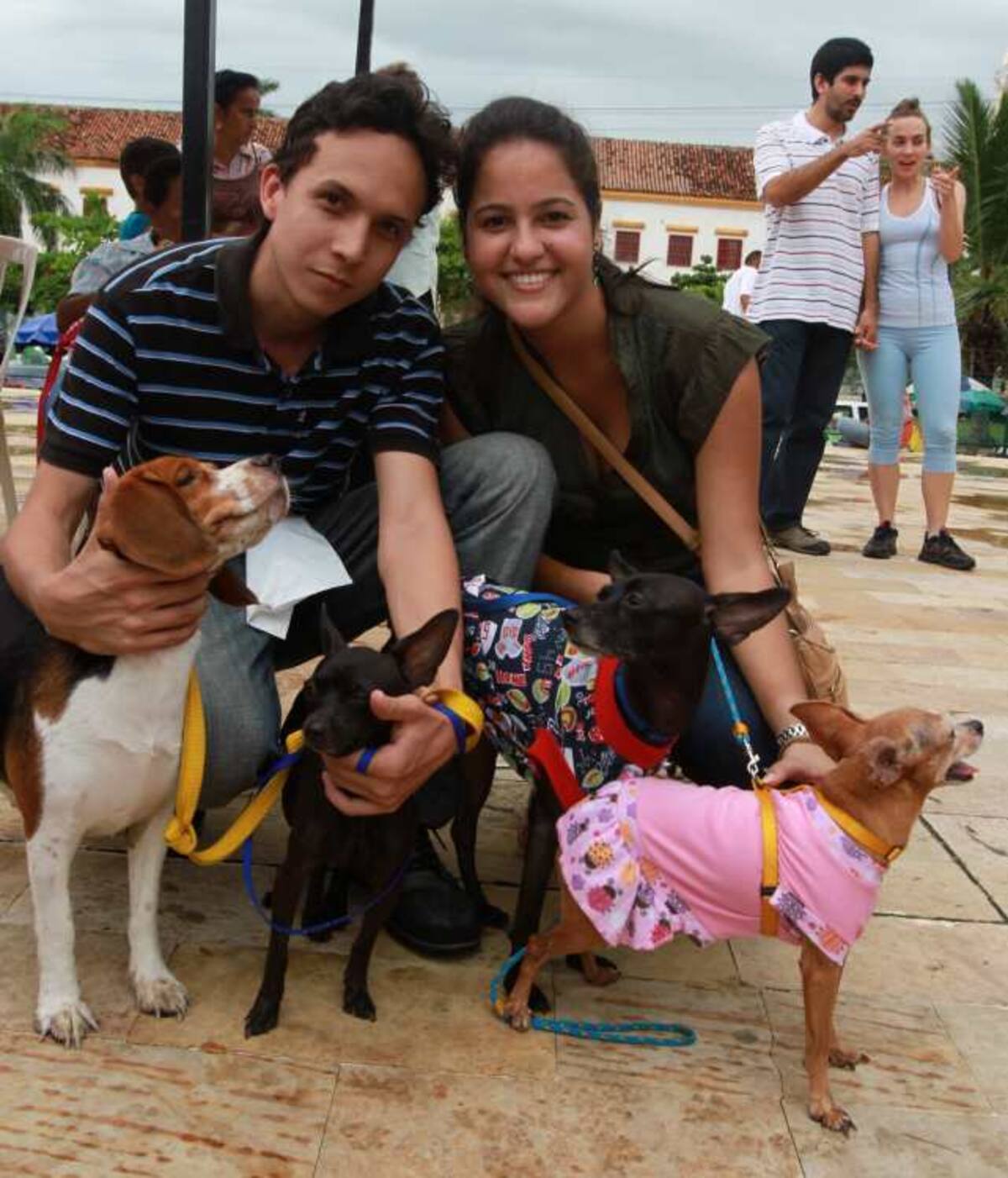 Eduardo Ballestas y Ana Milena Betan-cur, con Nicol, Fito y Tita.