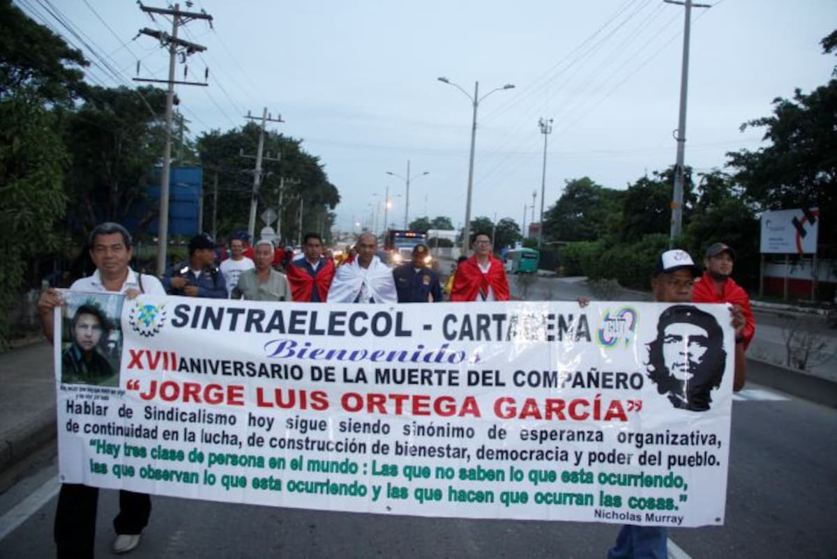 La marcha, pacífica se realiza en la zona Industrial de Mamonal y la Variante Mamonal Gambote, desde las 5 de la mañana. Nayib Gaviria - El Universal