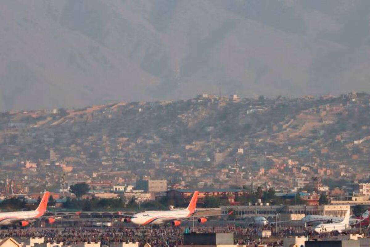 Control militar estadounidense del aeropuerto de Kabul facilita evacuaciones