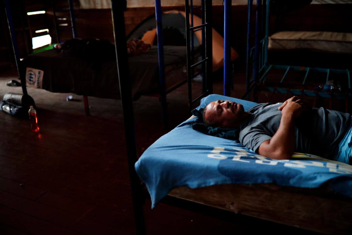 Hartos de los continuos abusos, migrantes abandonan su viaje hacia EE. UU.