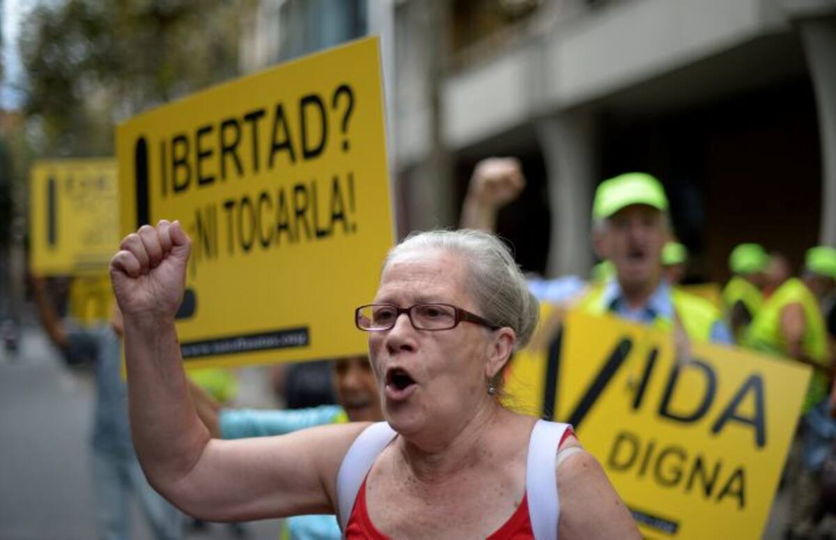 Aumenta desempleo en España AP