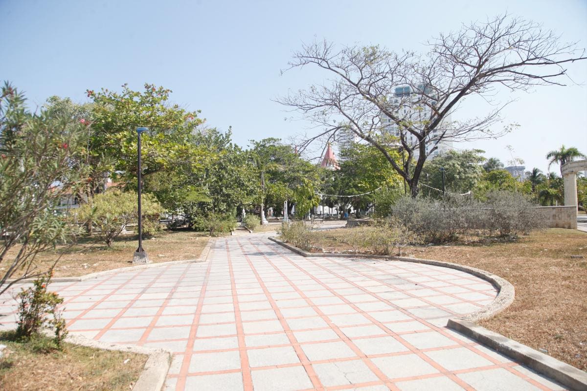 El parque Apolo, a pesar de su importancia histórica, luce agonizante.
