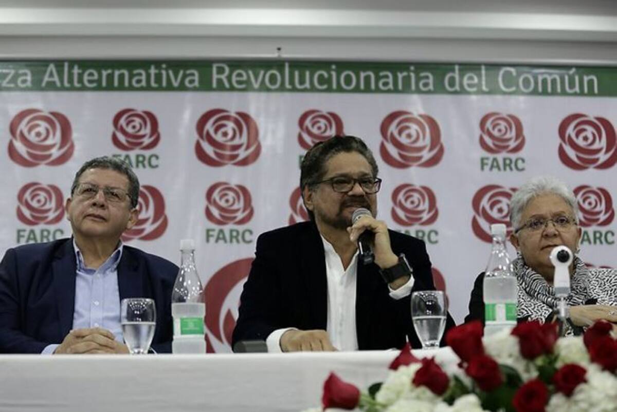 Pablo Catatumbo (Izq) Iván Márquez (Cen) y Imelda Daza. Archivo.