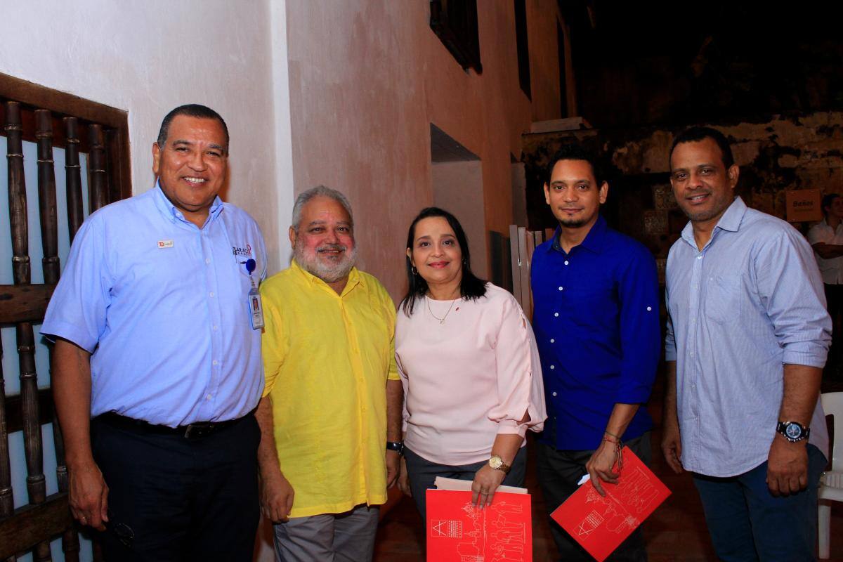 Arnulfo Vega, Germán Martínez, Yernis Vega, Mauricio Torres y Héctor Anaya.