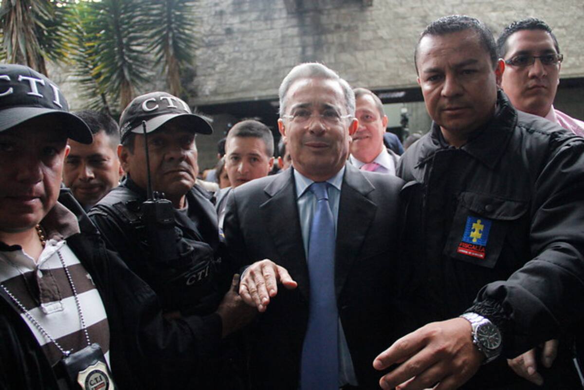 Álvaro Uribe, senador electo y expresidente de Colombia, durante su diligencia en la Fiscalía. COLPRENSA