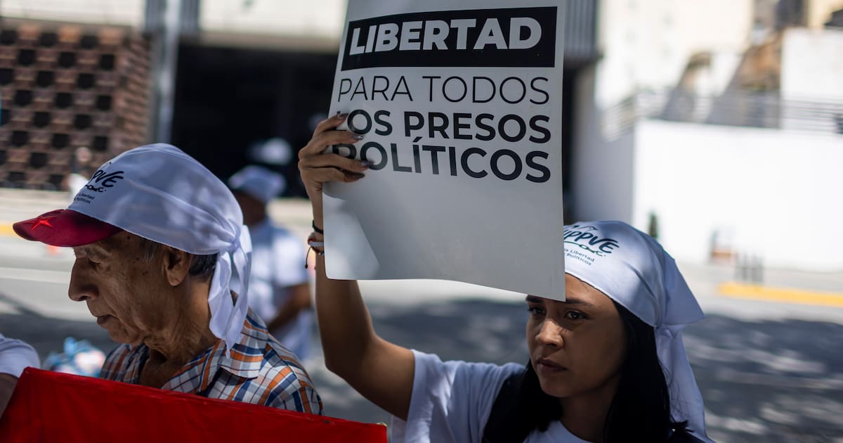 Gobierno de Venezuela confirma liberación de 99 presos políticos