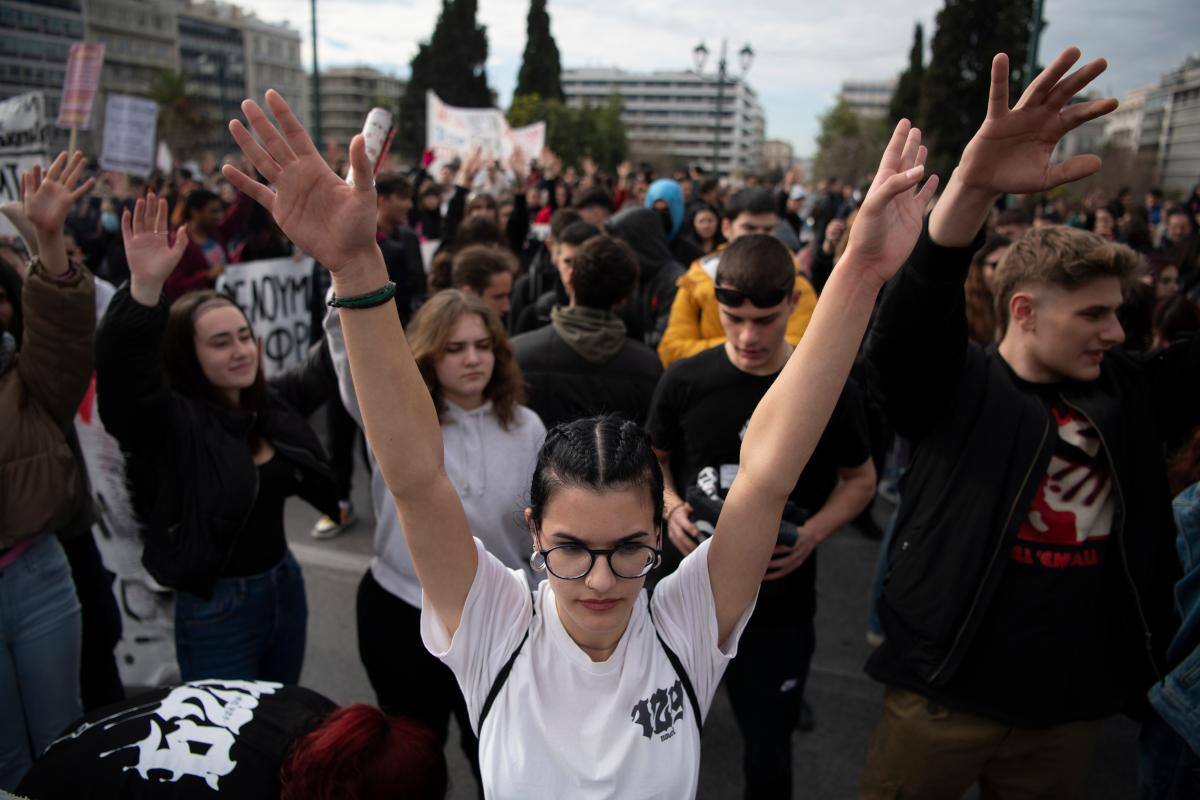 Grecia: estudiantes protestan contra planes para crear universidades privadas