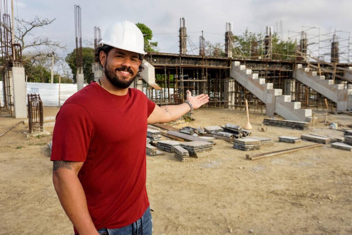 “El Oso” Alfaro de Padres de San Diego, visitó obra del Estadio 20 de Enero