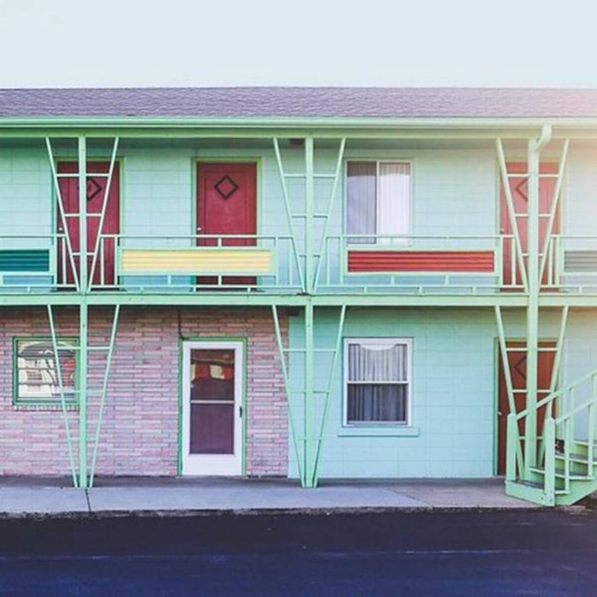 Con fotografías lo reta para que usted encuentre a Momo. Instagram - andrewknapp