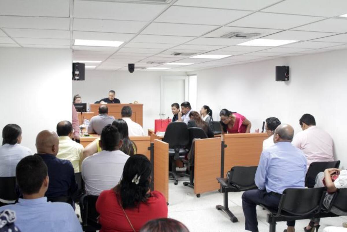 Seis concejales deberán permanecer en casa por cárcel. Archivo