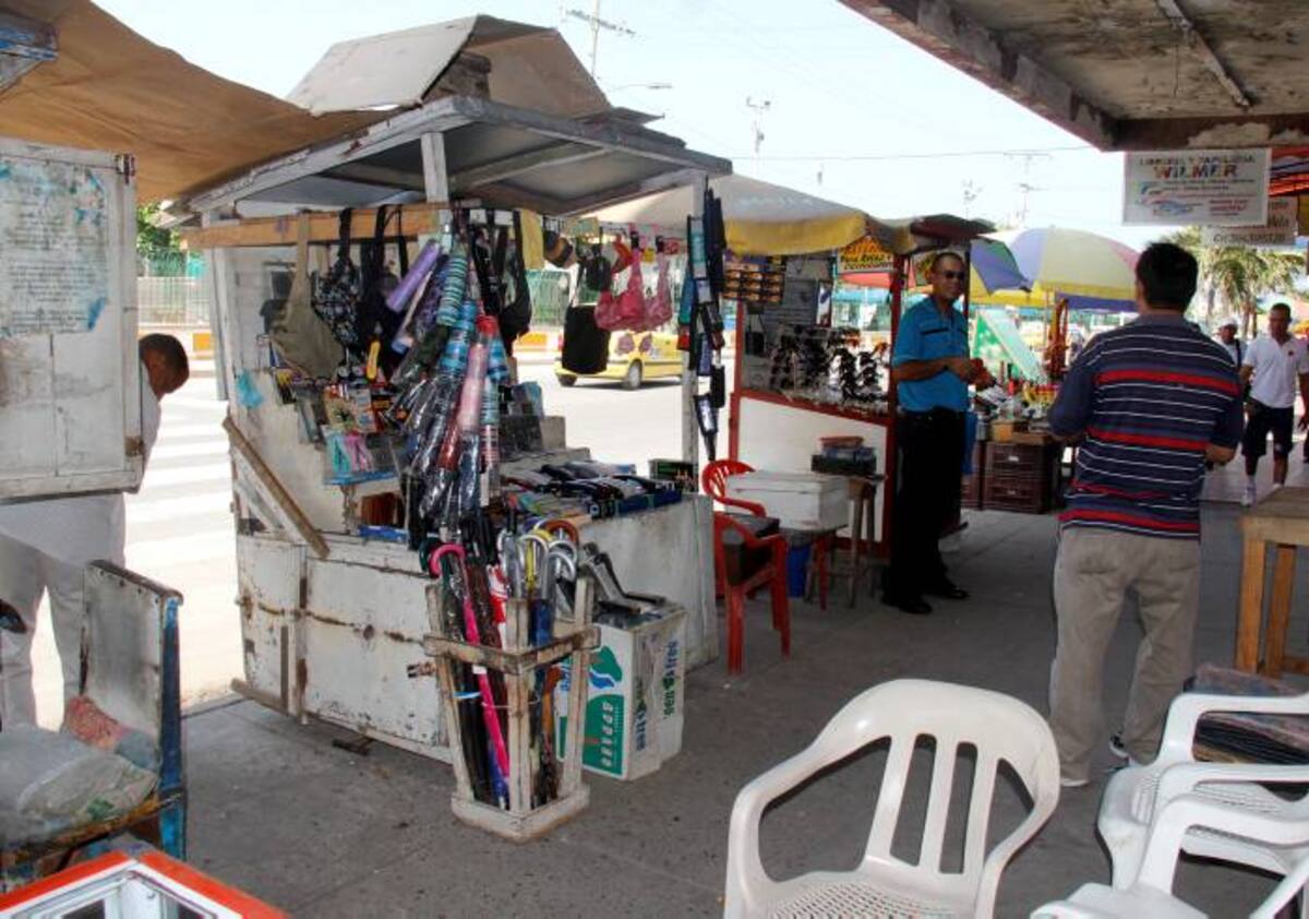 El despeje de las zonas peatonales de esta avenida fue ordenado por un fallo de una acción popular, que pretende reivindicar el derecho de los cartageneros al goce del espacio público del Centro Histórico. KAILLINE GIRALDO - EL UNIVERSAL