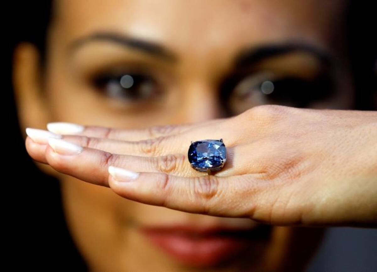 El Blue Moon (Luna Azul en inglés) se trata del diamante azul de forma cojín más grande jamás subastado. AP