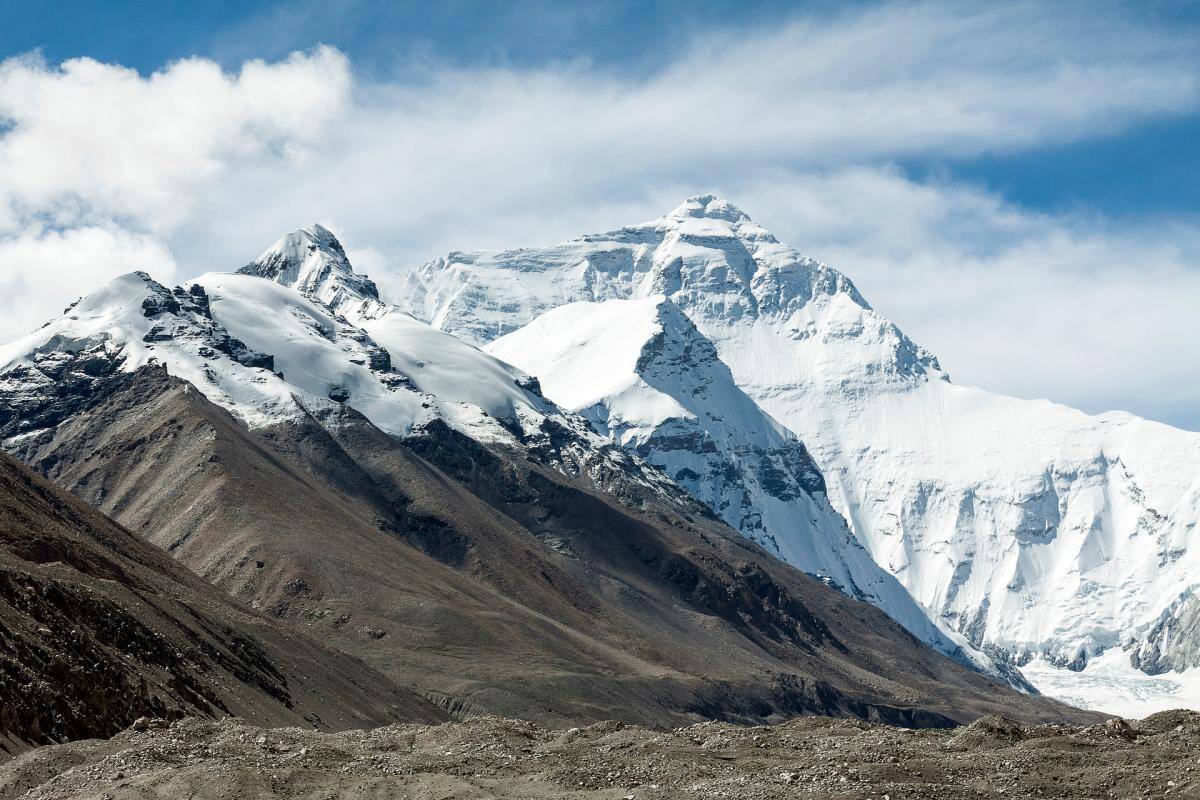 El Monte Everest se derrite y aparecen cadáveres de montañistas desaparecidos