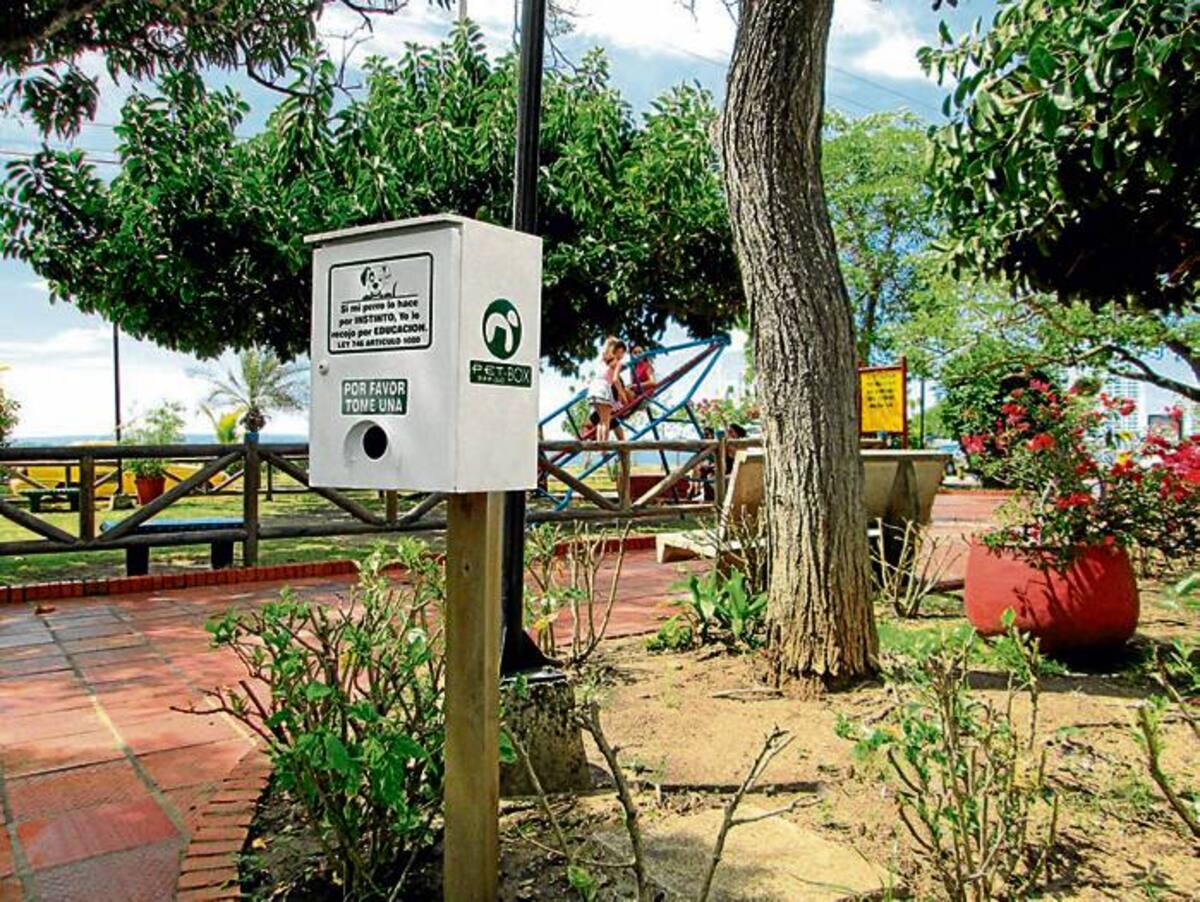Poco han servido las campañas cívicas para evitar que el Parque Navas permanezca sucio de excrementos de caninos. PEDRO TORRES-EL UNIVERSAL