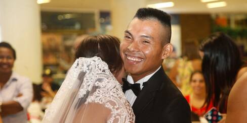 La historia de una boda insignia de la paz: los novios son un expara, un exEln y un exFarc