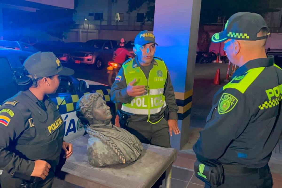 De vuelta al parque Apolo: Policía recupera busto a Soledad Román de Núñez