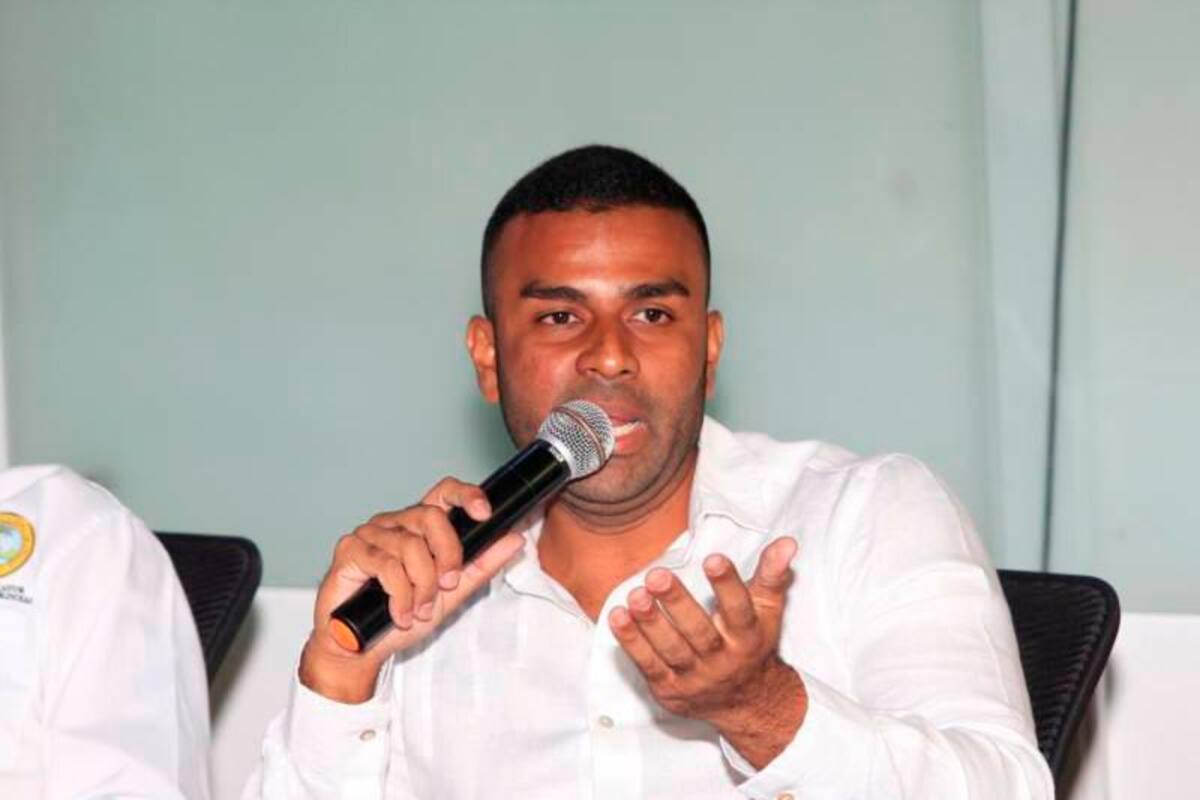 Procuraduría suspende al alcalde local Luis Negrete