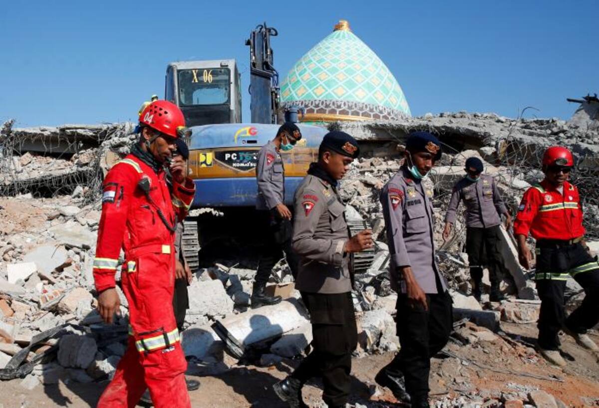 Un nuevo sismo, de 5,9 grados causó pánico entre los habitantes de la isla de Lombok, donde el domingo pasado un terremoto de 6,9 grados ocasionó una catástrofe. EFE ADI WEDA