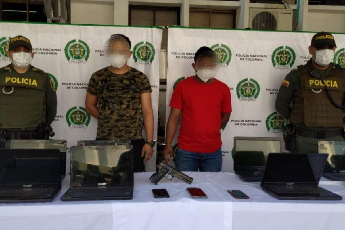 Hurtaron 46 computadores con arma de juguete y cayeron una hora después