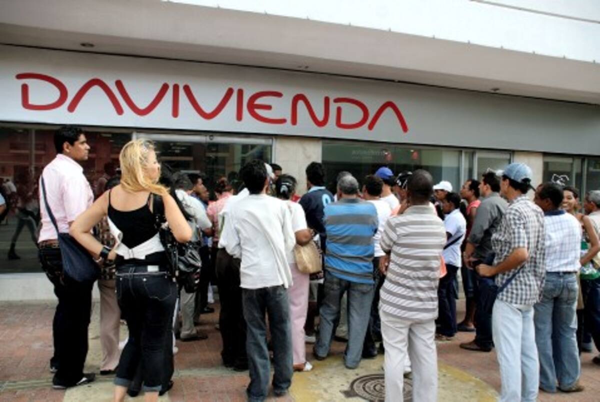 La fiebre por la compra de acciones se revive con Davivienda. Los inversionistas pueden adquirirlas mediante nueve comisionistas de bolsa, además de la red de entidad finanicera.