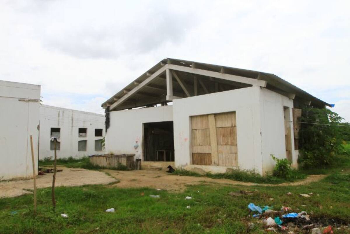 Por el abandono de las instalaciones del CDI de Flor del Campo, estas hoy sirven de hogar a 16 familias desplazadas y venezolanas. Se espera su desalojo para reanudar las obras.